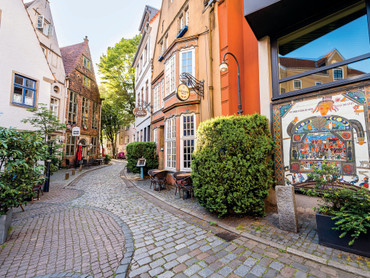 Im Schnoorviertel mit seinen engen Gassen und historischen Fachwerkhäusern scheint die Zeit stehen geblieben zu sein. Die Geschichte der Hansestadt spüren Besucher hier ganz besonders. Foto: Melanka Helms-Jacobs/WFB Bremen/akz-o