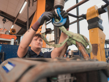 Land- und Baumaschinenmechatroniker: Die Technik-Retter Land- und Baumaschinenmechatroniker: Die Technik-Retter