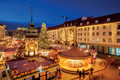 Bildunterschrift: Magdeburg erstrahlt in festlichem Glanz, wenn der weit über die Stadtgrenzen hinaus bekannte, wunderschöne Weihnachtsmarkt seine Pforten öffnet und die festliche Atmosphäre zu einem gemütlichen Bummel einlädt. Foto: www.AndreasLander.de/Maritim Hotels/akz-o