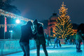 Bildunterschrift: Der Eiswinter im Kurpark lädt mit seiner über 400m² großen Natureisfläche vor dem historischen Kurpark zum Eislaufen und Eisstockschießen ein. Foto: Christian Metzler/Maritim Hotel/akz-o