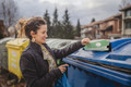 Bildunterschrift: Faltschachteln in der blauen Tonne richtig entsorgt: erfolgreiches Recycling sichergestellt. Foto: Miljan Živkovi/istockphoto.com/akz-o