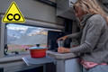 Bildunterschrift: Beim Kochen mit Gas ist Vorsicht geboten. Wenn giftiges CO entsteht, kann es nur mit Hilfe technischer Sensoren aufgespürt werden. Foto: Ei Electronics/iStock/mystockimages/akz-o