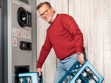 Mehrweg statt Wegwerfprodukt: Wie Mineralwasserflaschen im Kreis laufen Mehrweg statt Wegwerfprodukt: Wie Mineralwasserflaschen im Kreis laufen